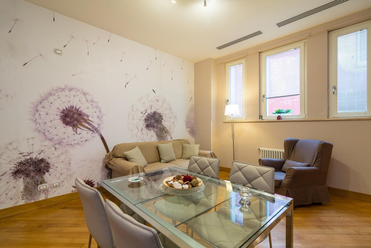 Elegant Flat At Municipio By Napoliapartments Exterior photo